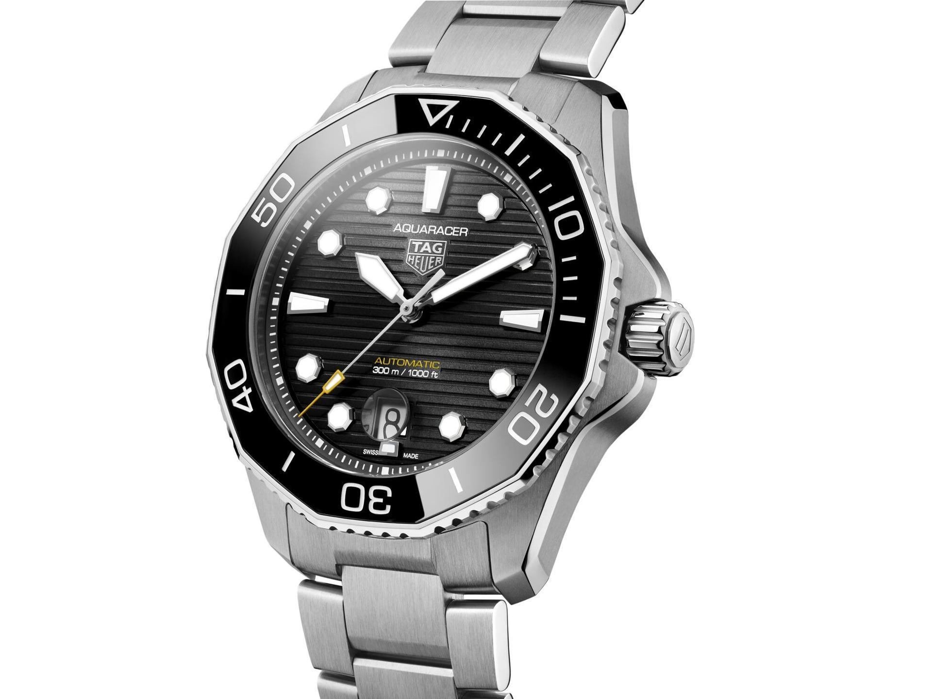 TAG HEUER  AQUARACER PROFESSIONAL 300 